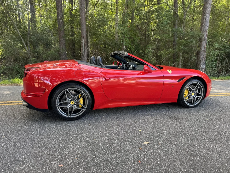 2015 Ferrari California T - Image 10 of 31
