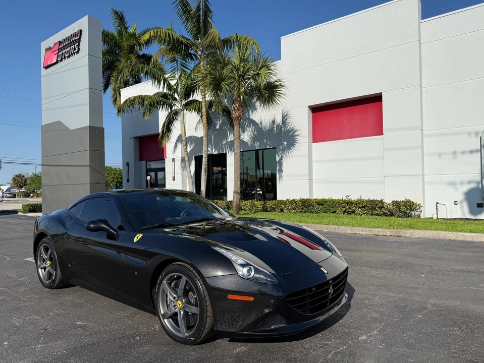 2015 Ferrari California T - Image 3 of 21