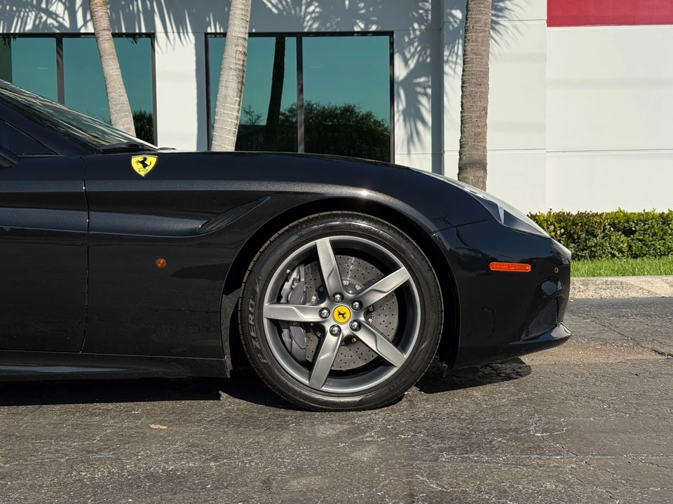 2015 Ferrari California T - Image 5 of 21