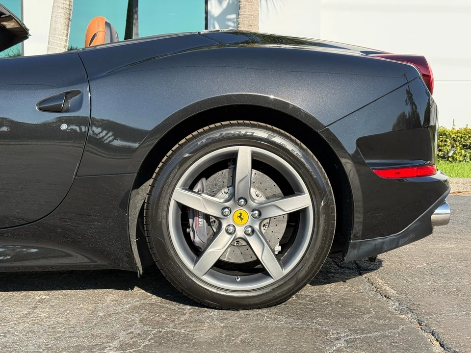 2015 Ferrari California T - Image 16 of 21