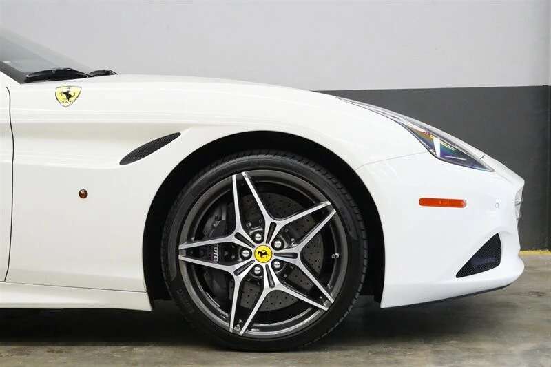 2015 Ferrari California T - Image 24 of 31