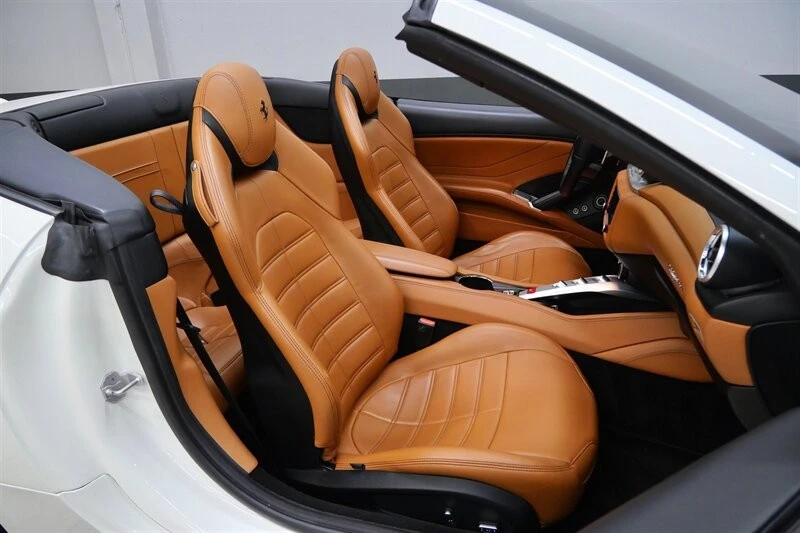 2015 Ferrari California T - Image 13 of 31