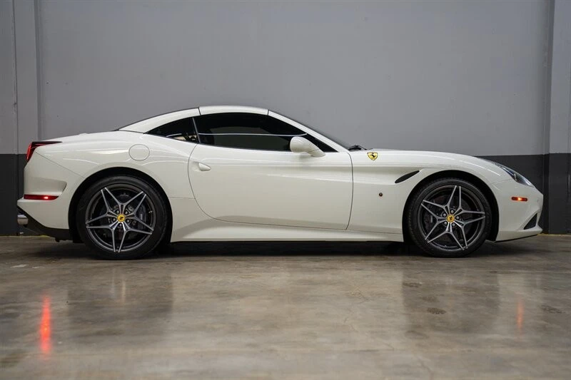 2015 Ferrari California T - Image 15 of 21