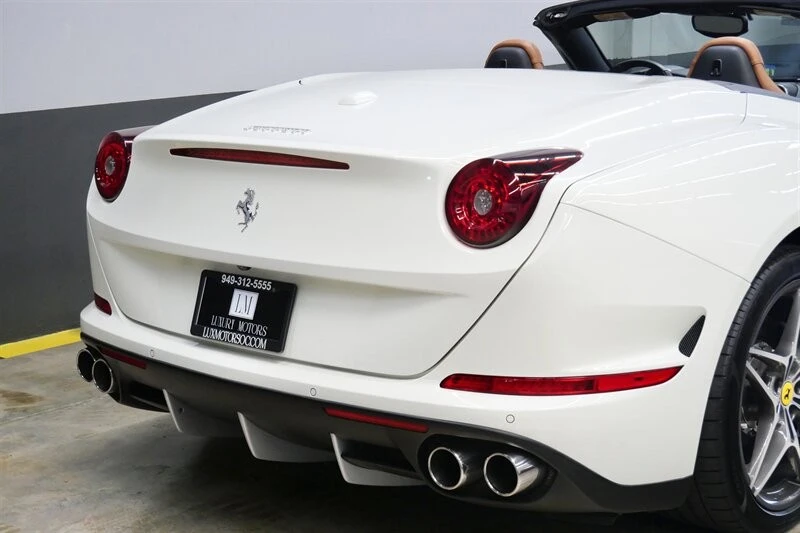 2015 Ferrari California T - Image 10 of 31