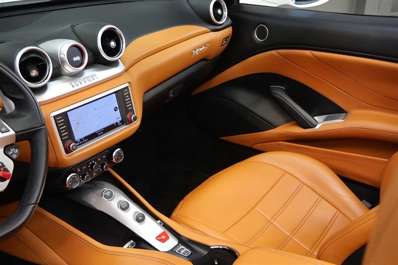 2015 Ferrari California T - Image 25 of 31