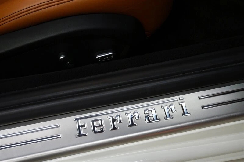 2015 Ferrari California T - Image 22 of 31