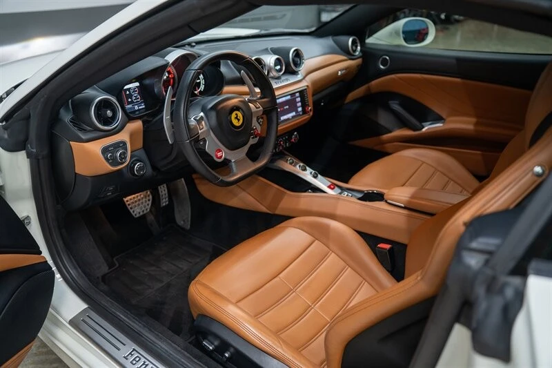 2015 Ferrari California T - Image 16 of 21