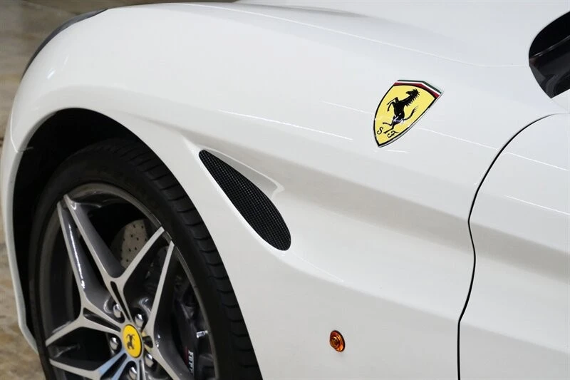 2015 Ferrari California T - Image 8 of 31