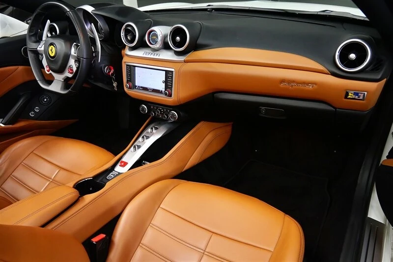2015 Ferrari California T - Image 14 of 31
