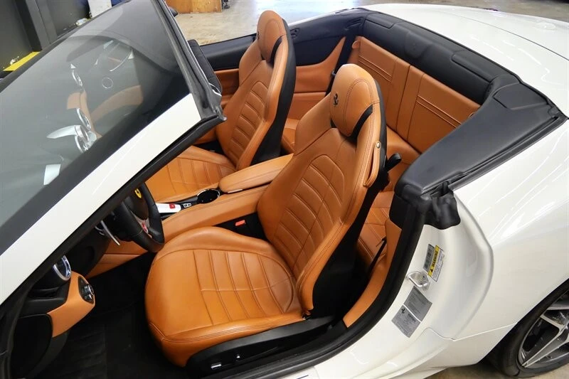 2015 Ferrari California T - Image 12 of 31