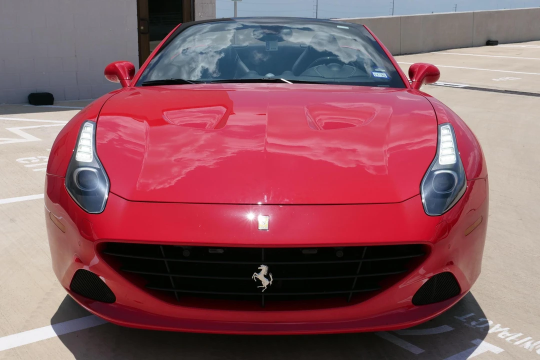 2015 Ferrari California T - Image 2 of 31