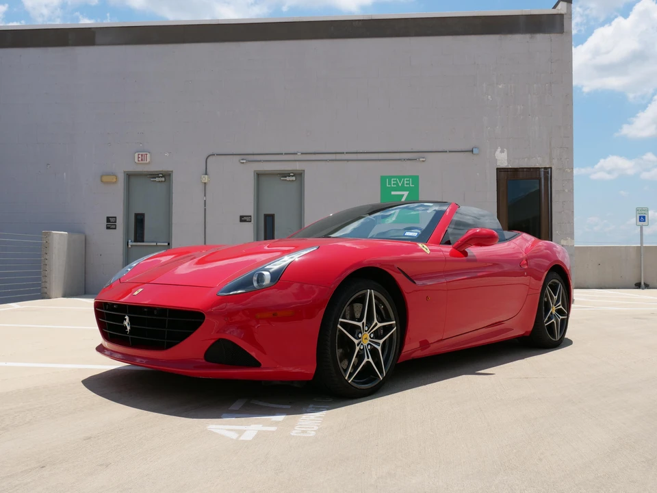 2015 Ferrari California T - Image 9 of 31