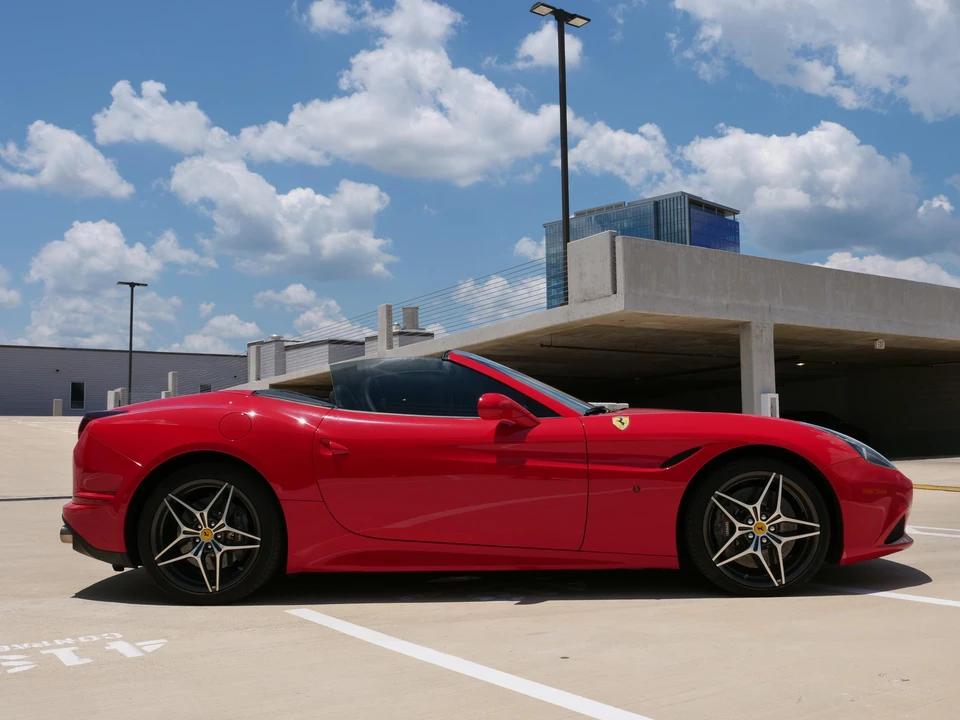 2015 Ferrari California T - Image 20 of 31