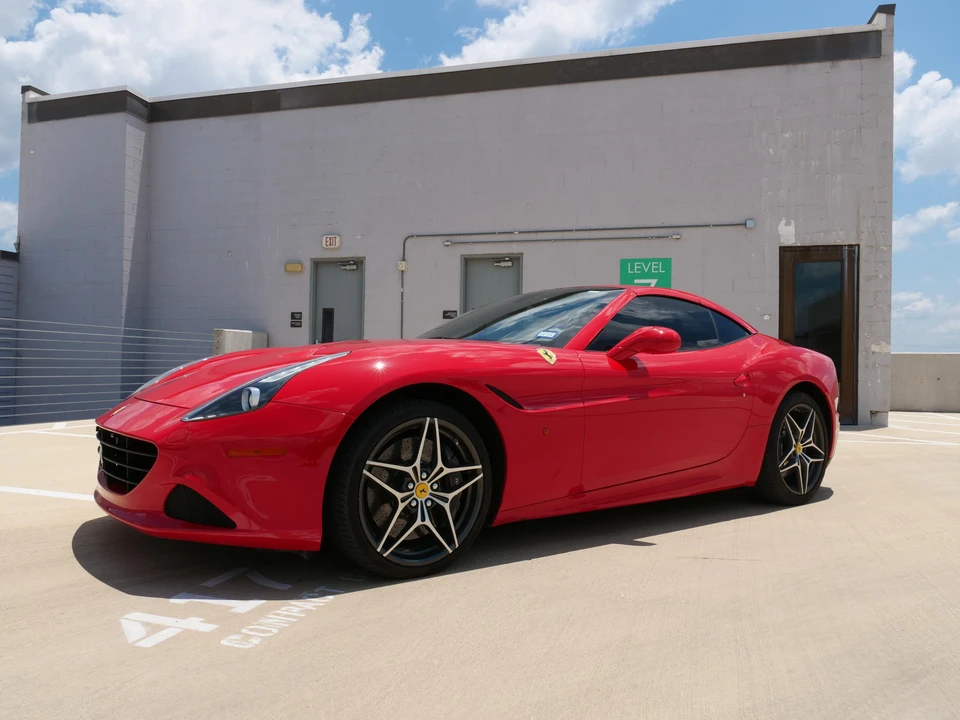 2015 Ferrari California T - Image 30 of 31