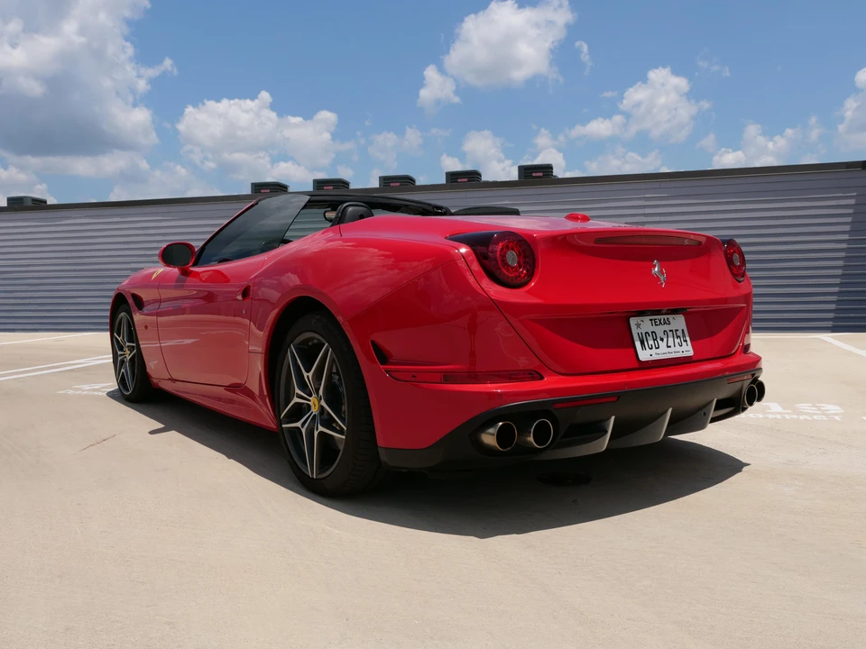 2015 Ferrari California T - Image 14 of 31