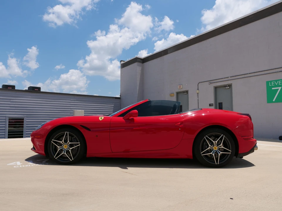 2015 Ferrari California T - Image 13 of 31
