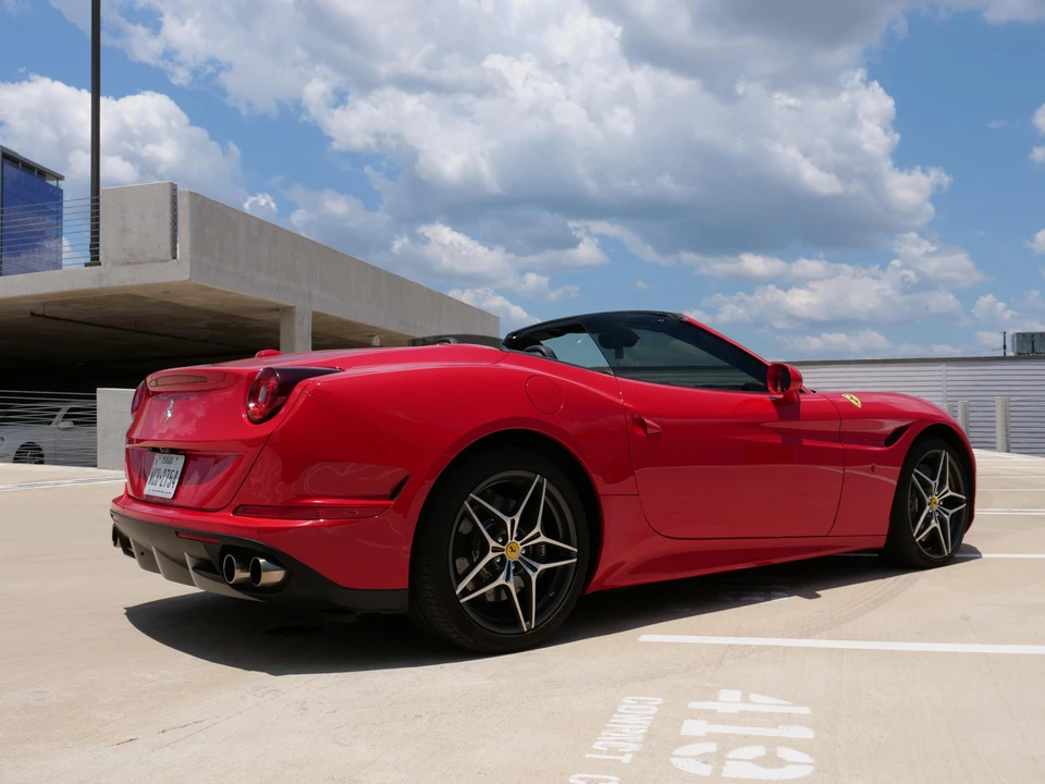 2015 Ferrari California T - Image 18 of 31