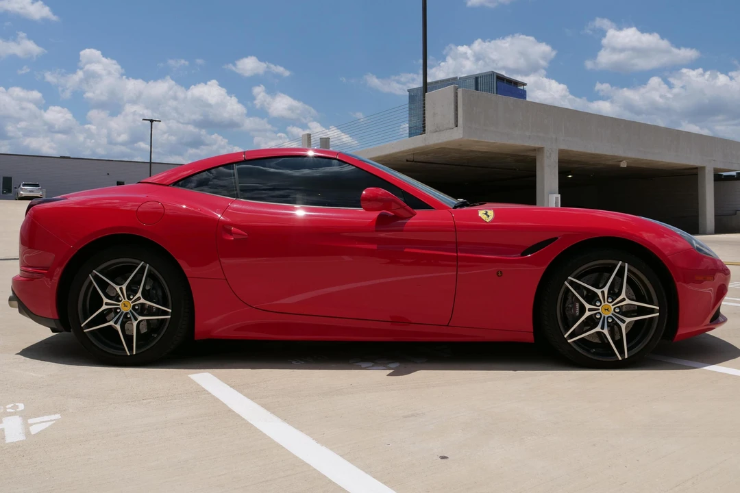 2015 Ferrari California T - Image 3 of 31