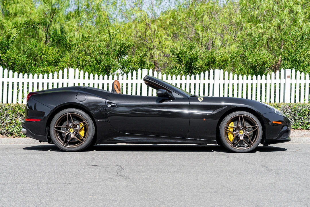 2015 Ferrari California T - Image 8 of 31