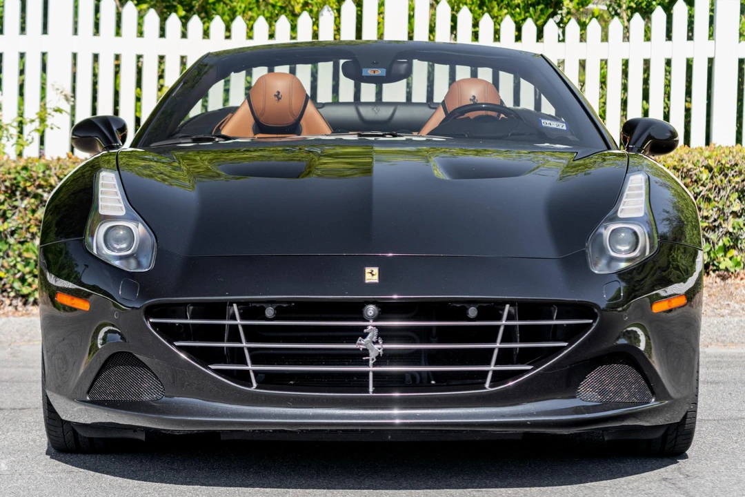 2015 Ferrari California T - Image 2 of 31