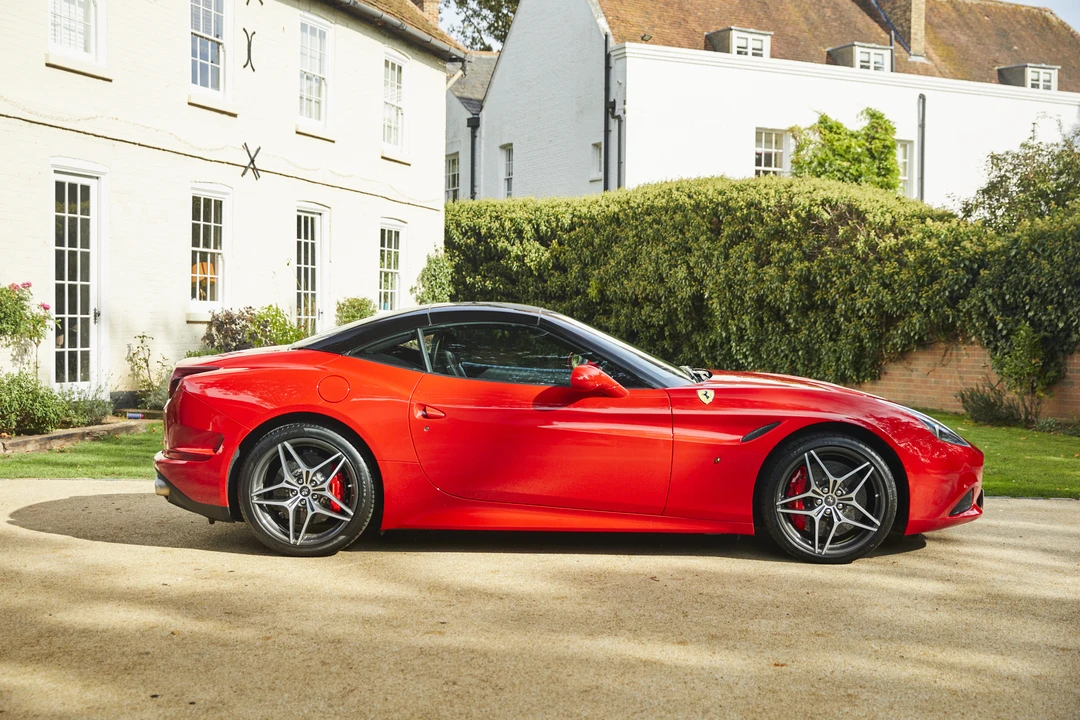 2015 Ferrari California T - Image 9 of 31