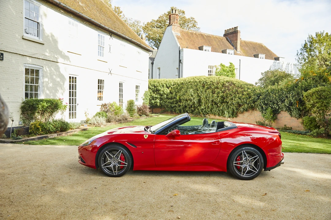 2015 Ferrari California T - Image 5 of 31