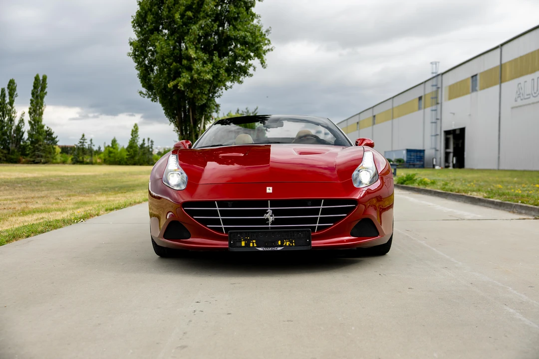 2016 Ferrari California T - Image 10 of 31