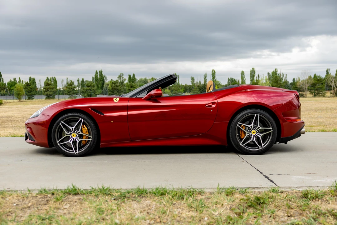 2016 Ferrari California T - Image 8 of 31