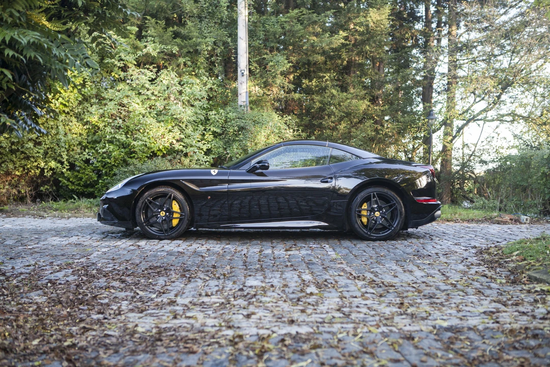 2015 Ferrari California T - Image 9 of 31