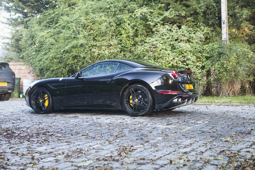 2015 Ferrari California T - Image 8 of 31
