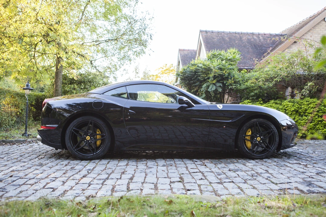 2015 Ferrari California T - Image 5 of 31