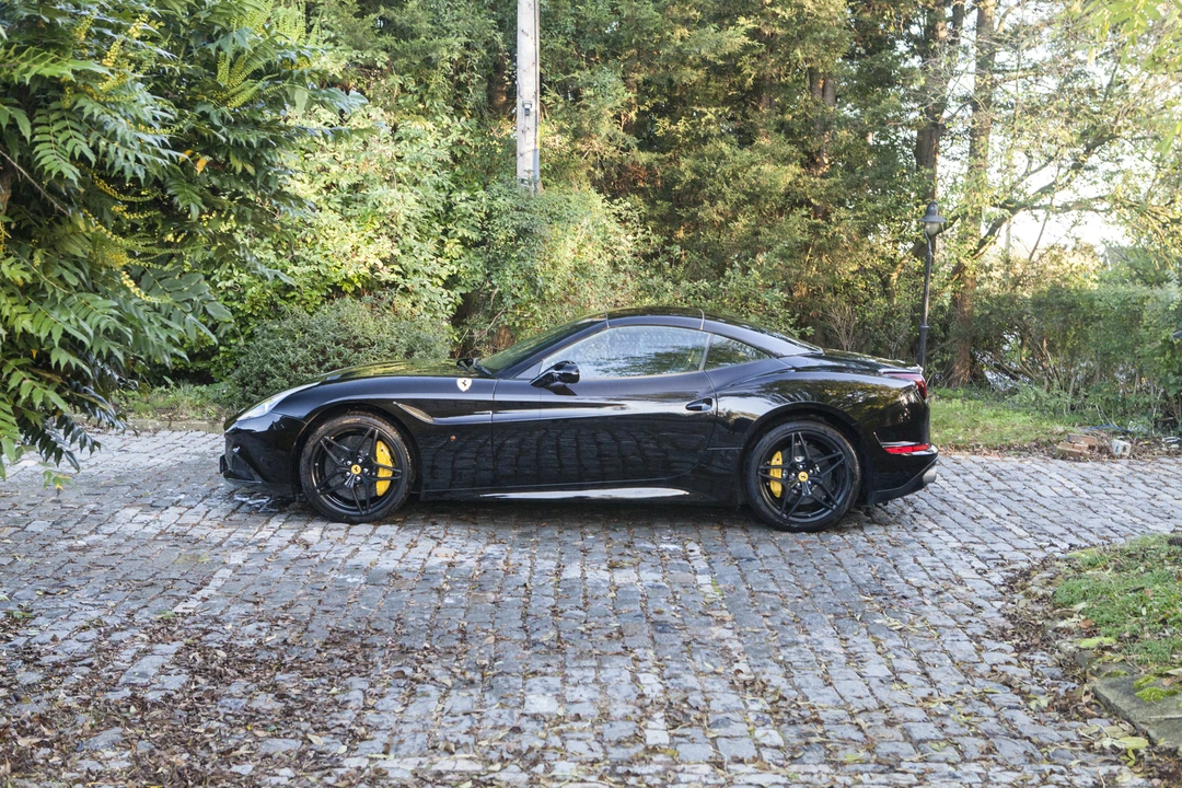 2015 Ferrari California T - Image 16 of 31