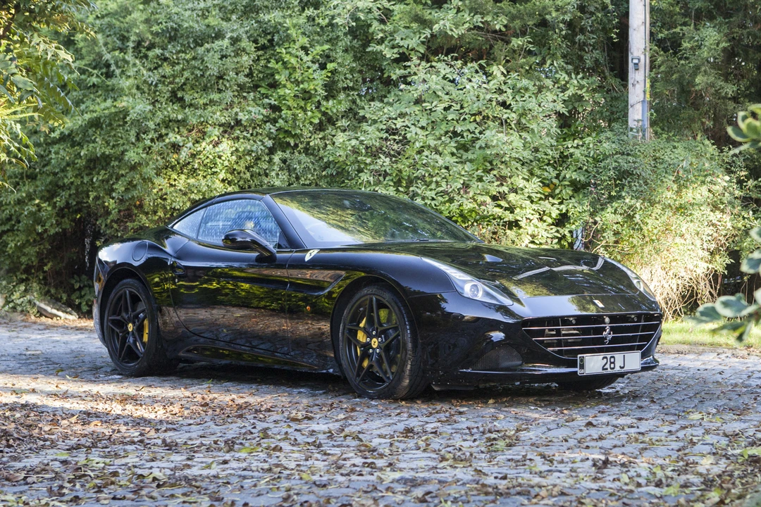 2015 Ferrari California T - Image 2 of 31
