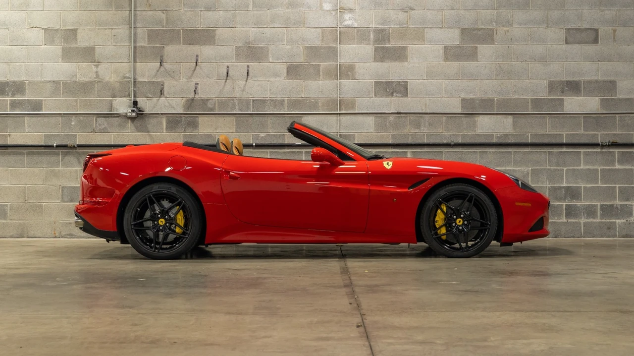 2015 Ferrari California T - Image 10 of 31