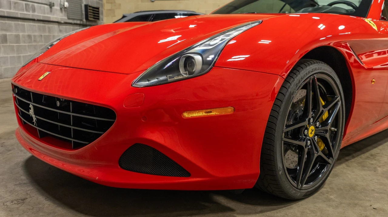 2015 Ferrari California T - Image 24 of 31