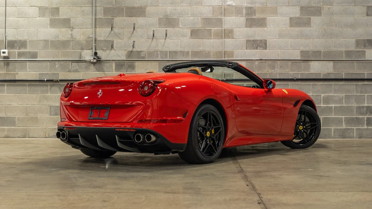 2015 Ferrari California T - Image 9 of 31