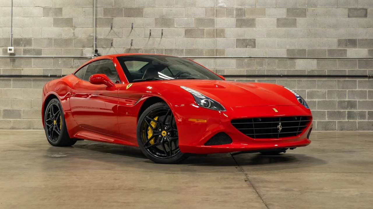 2015 Ferrari California T - Image 2 of 31
