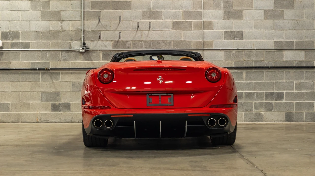 2015 Ferrari California T - Image 8 of 31