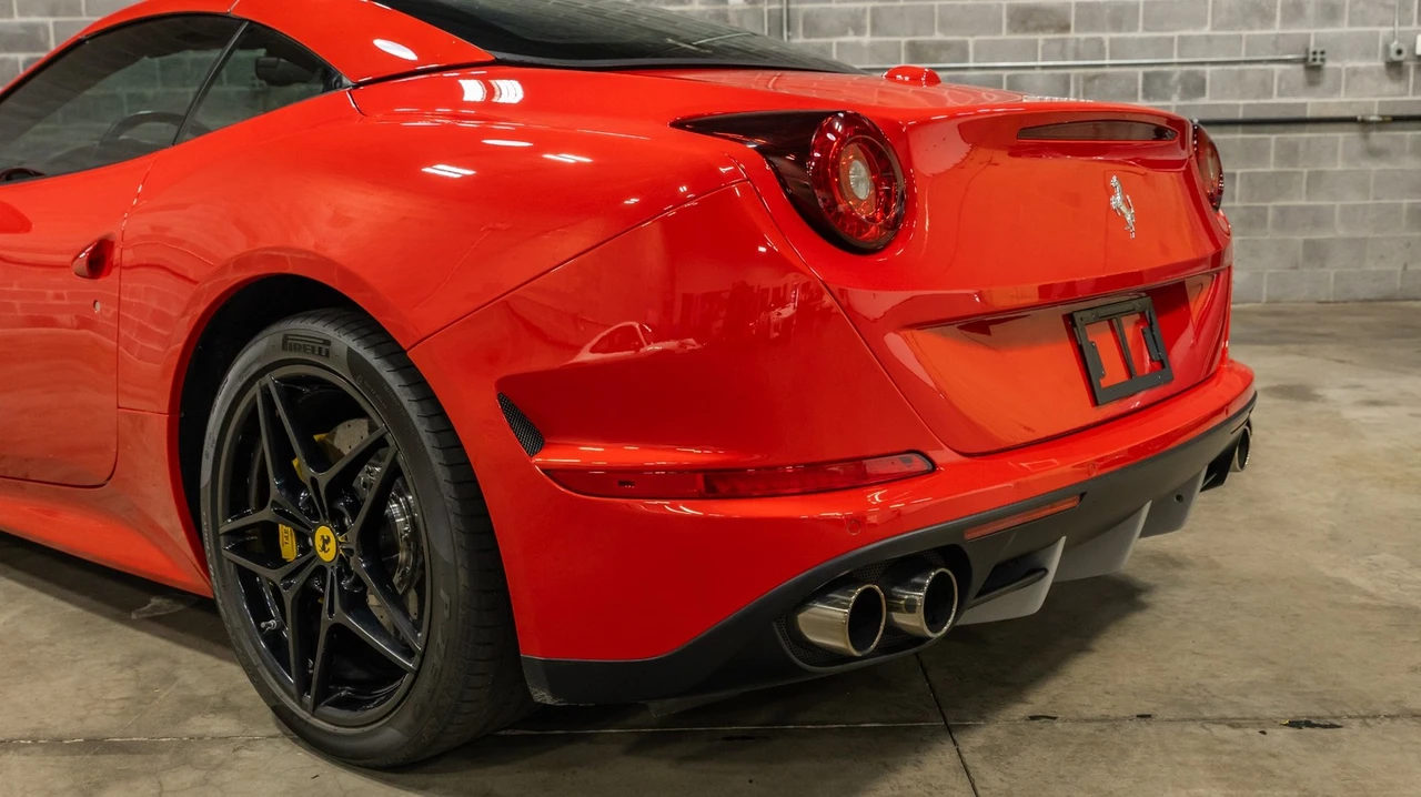 2015 Ferrari California T - Image 25 of 31