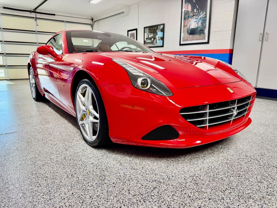 2015 Ferrari California T - Image 2 of 31