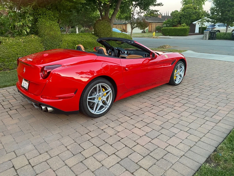 2015 Ferrari California T - Image 2 of 31