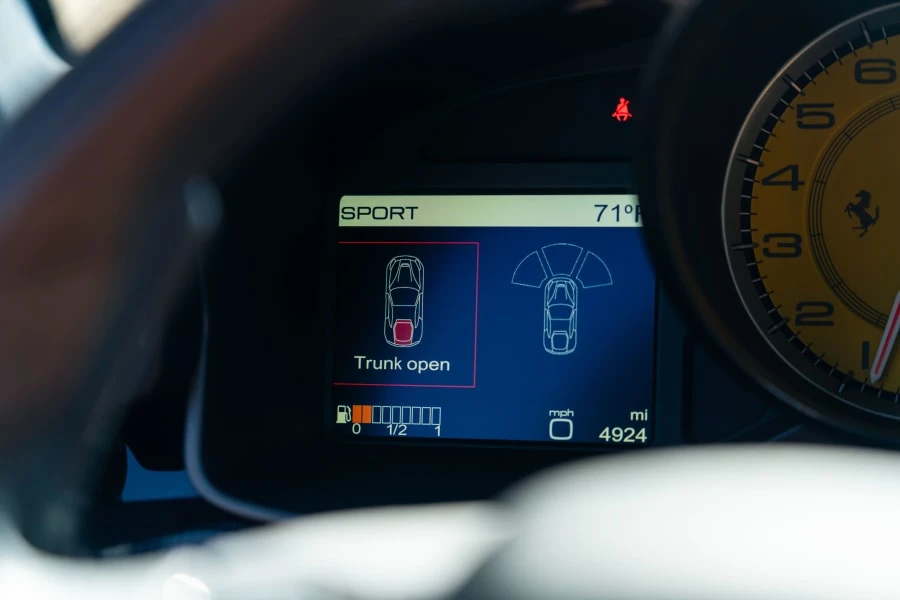 2015 Ferrari F12berlinetta - Image 27 of 31
