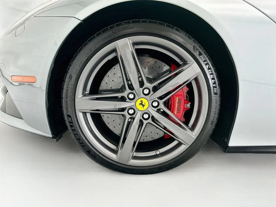 2015 Ferrari F12berlinetta - Image 25 of 31