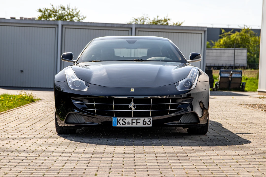 2015 Ferrari FF - Image 2 of 31