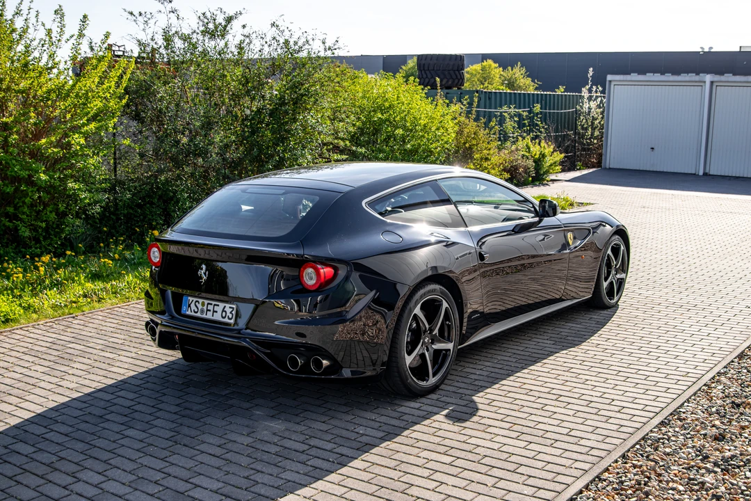 2015 Ferrari FF - Image 17 of 31