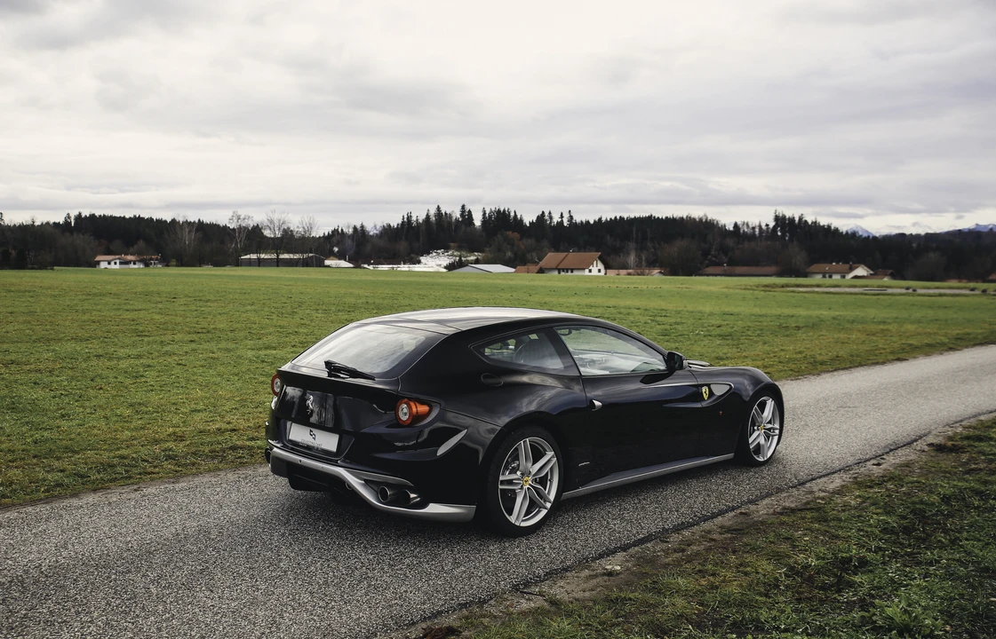 2015 Ferrari FF - Image 8 of 31