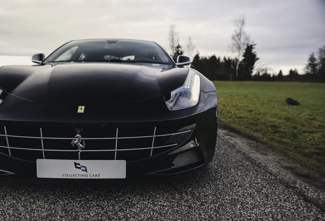 2015 Ferrari FF - Image 12 of 31