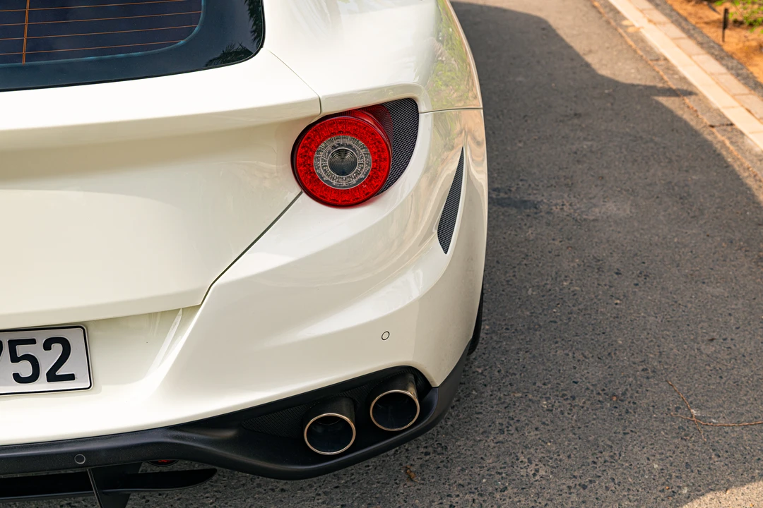 2015 Ferrari FF - Image 16 of 31