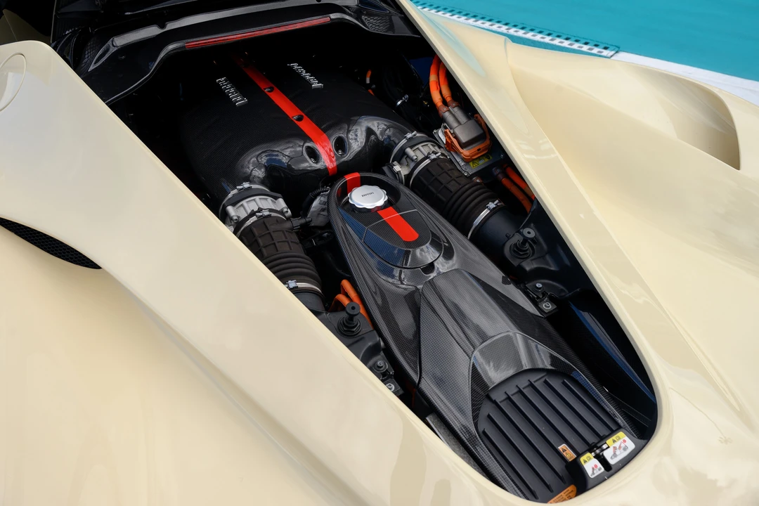 2015 Ferrari LaFerrari - Image 23 of 31