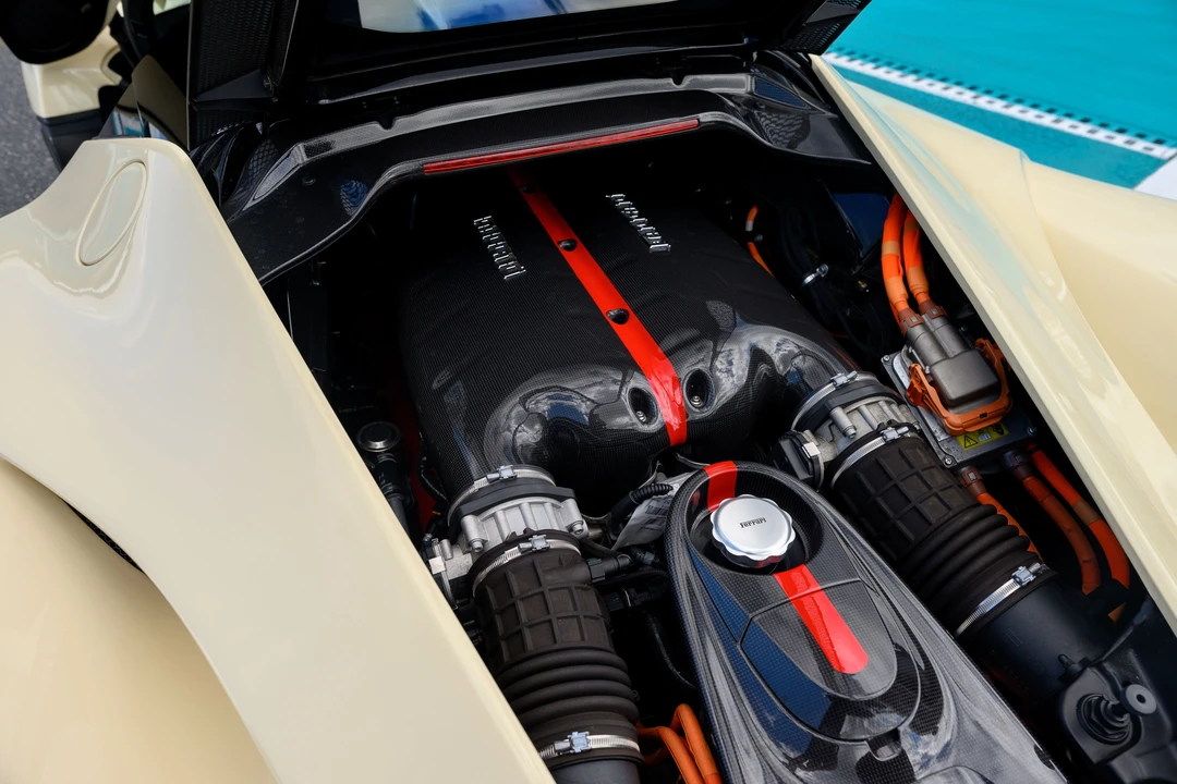2015 Ferrari LaFerrari - Image 25 of 31